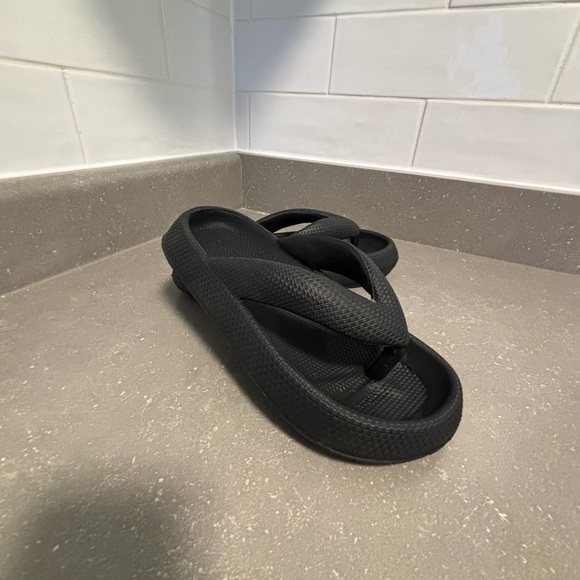 Cloud Slides - Originals - Cushion Flip Flops - Picture 2 of 3